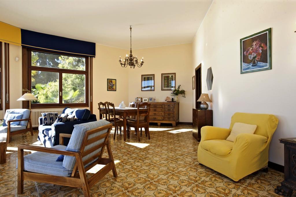 ורבאניה Villa Camelia מראה חיצוני תמונה